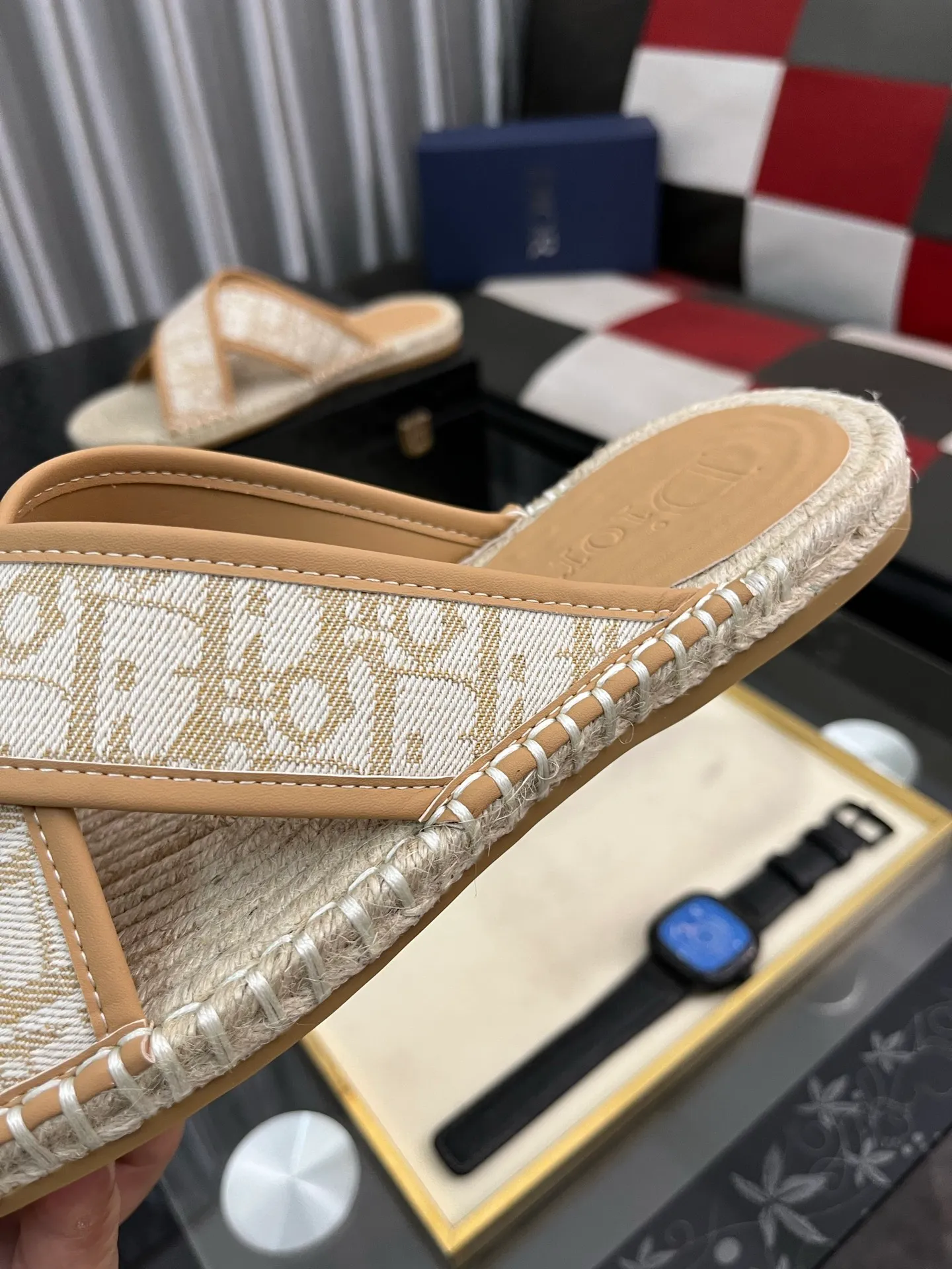 Men's shoes💰320⌚️⌚️DIOR Dior slippers New slippers are on sale simultaneously. Original materials imported from Italy. Fully imported sheepskin lining, sole: original sole provided by the original factory, exclusive movable molded sole, super comfortable, original factory follow-up goods, 🔍🔍high quality, can be entered and exited the counter at will, code number: 38-442️⃣colors available